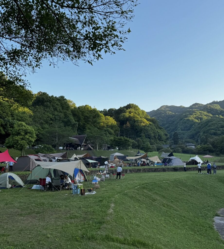 キャンプ場　山間